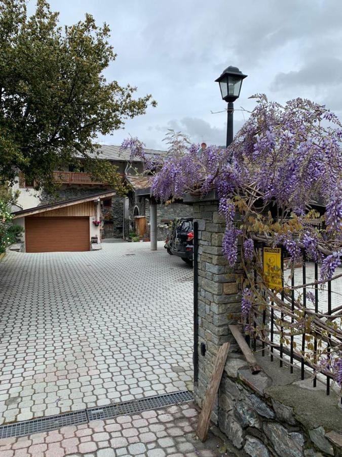Maison Cassius Issogne Exteriör bild