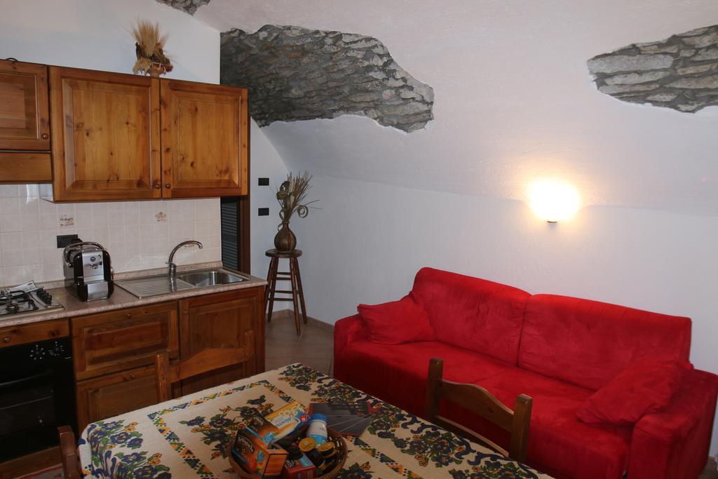 Maison Cassius Issogne Exteriör bild