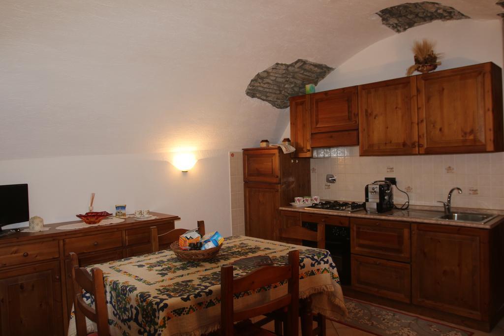 Maison Cassius Issogne Exteriör bild