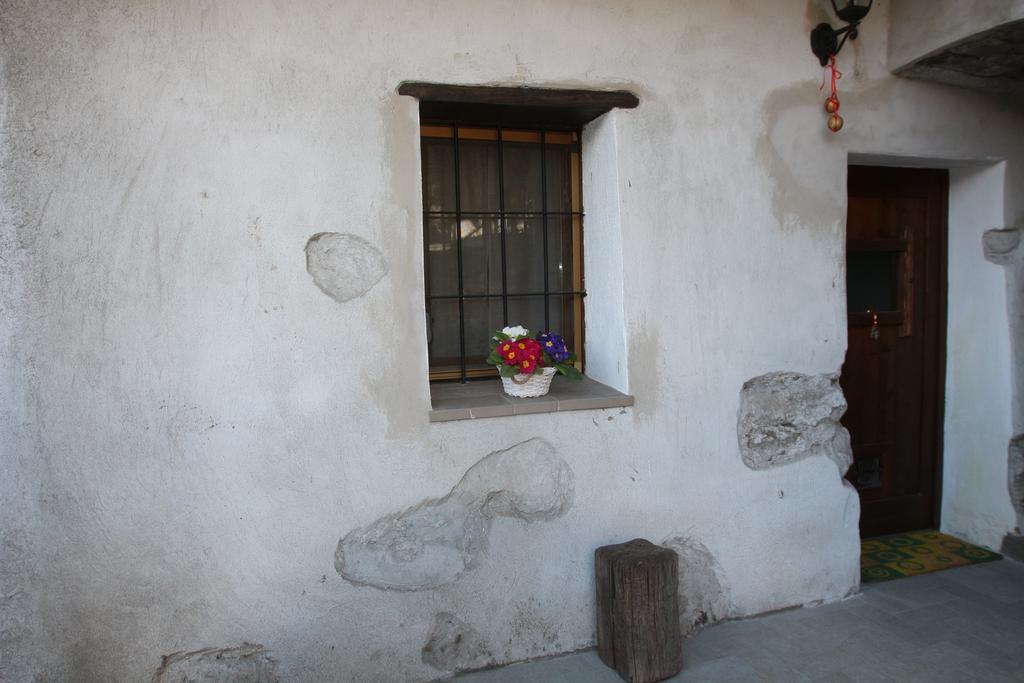 Maison Cassius Issogne Exteriör bild