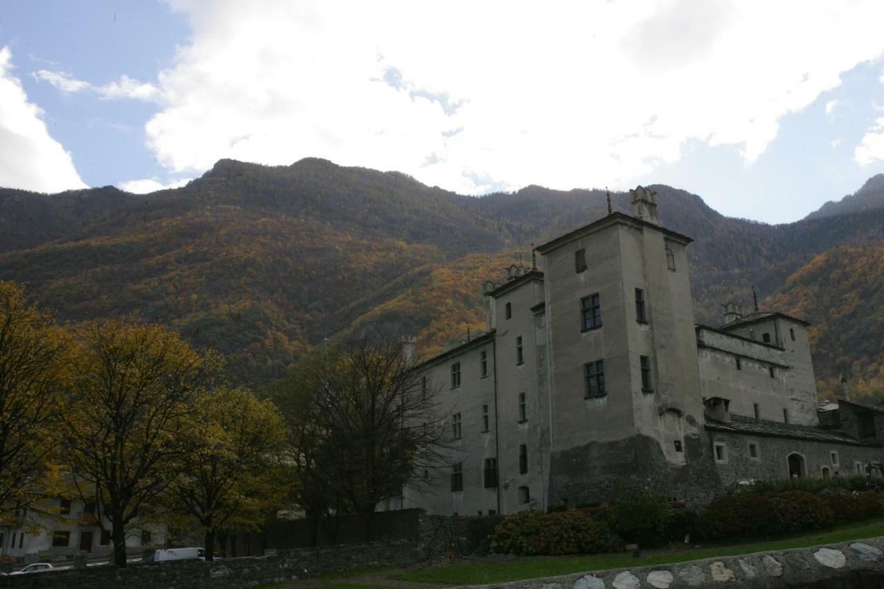 Maison Cassius Issogne Exteriör bild