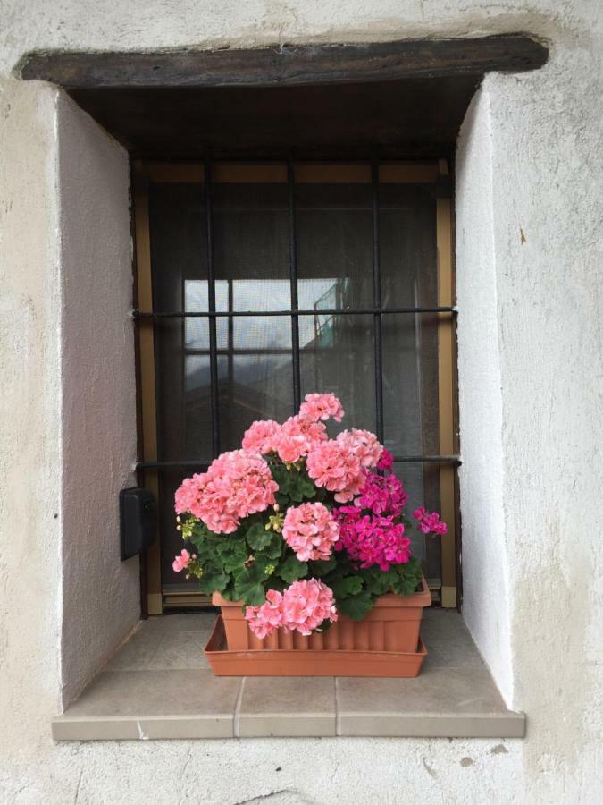 Maison Cassius Issogne Exteriör bild