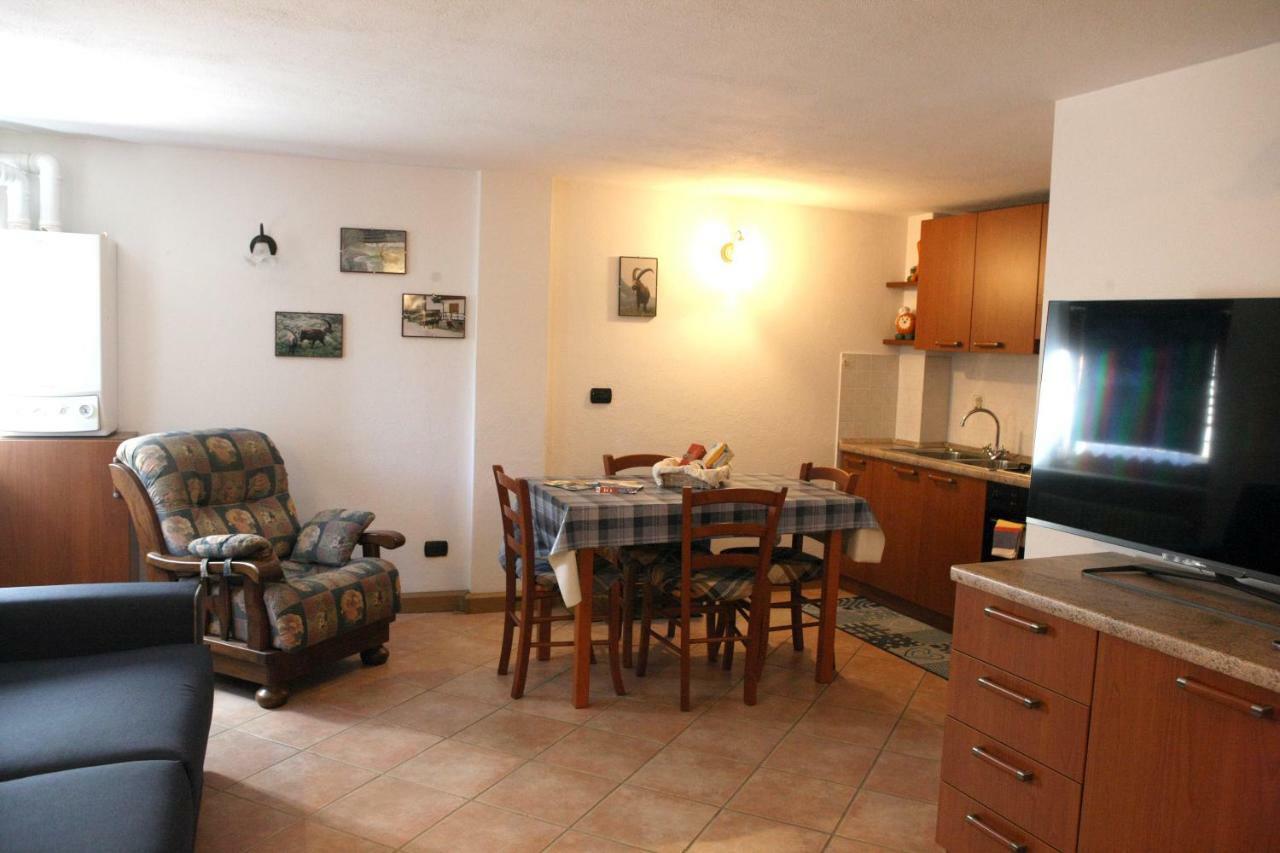 Maison Cassius Issogne Exteriör bild